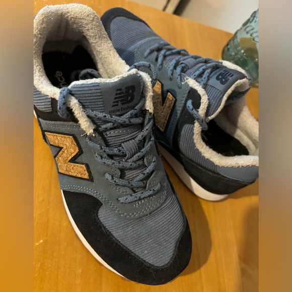 New Balance 574 in a boys 3.5 - Picture 4 of 4
